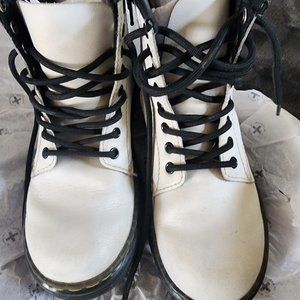 Doc Martens Girls 13 US